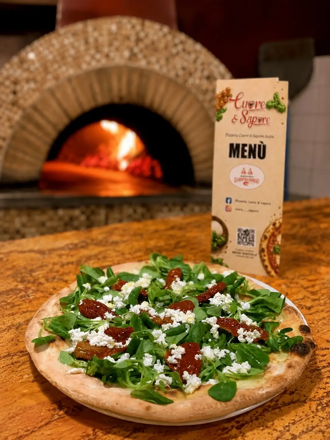 Pizza con broccoli e salsiccia